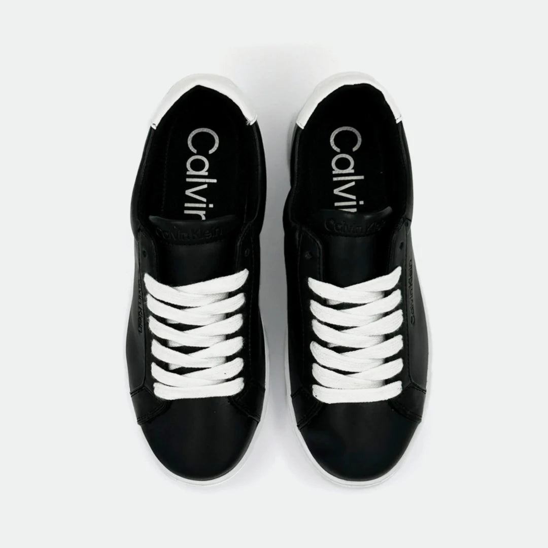 Gules Sneaker